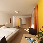 Гостевой дом Dorfvilla - Includes Tauern Kaprun Wellness Access 13 Km Away Майсхофен