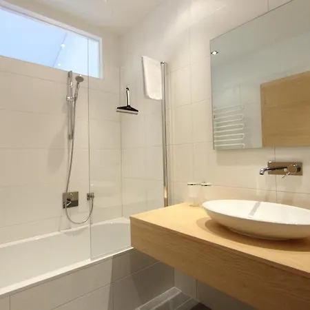 Dorfvilla - Includes Tauern Kaprun Wellness Access 13 Km Away Gæstehus