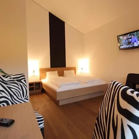 Gæstehus Dorfvilla - Includes Tauern Kaprun Wellness Access 13 Km Away 3*